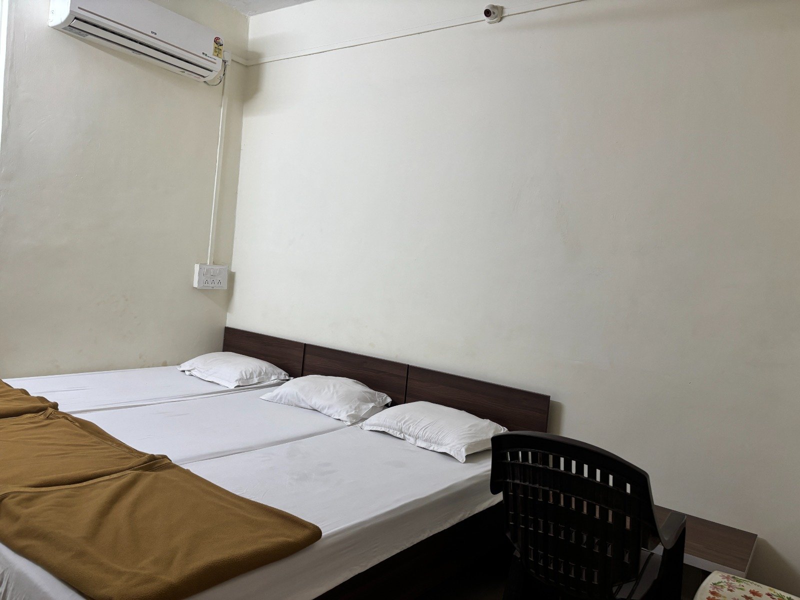 AC Room ( R. No 104 )