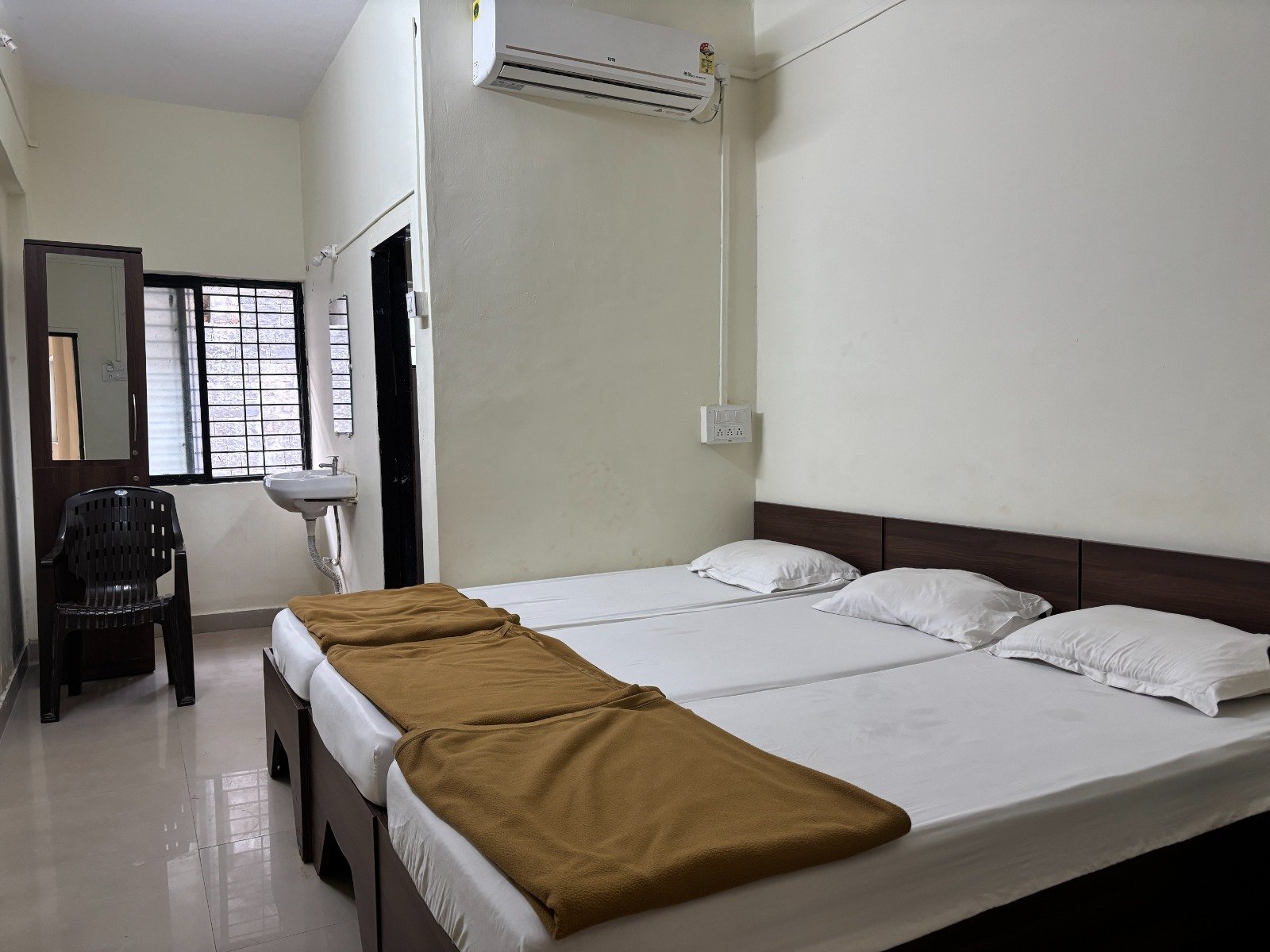 AC Room ( R. No 106 )